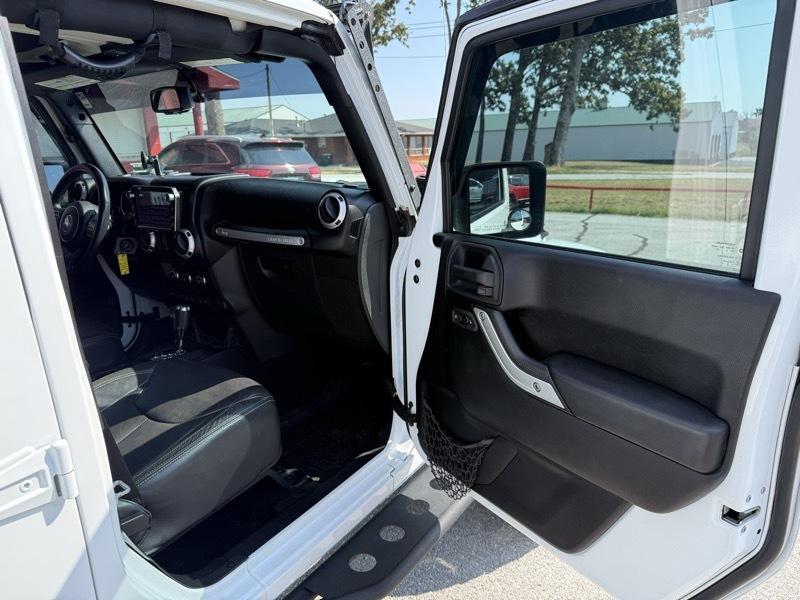 Jeep Wrangler Unlimited 4WD 4dr Sahara 2015