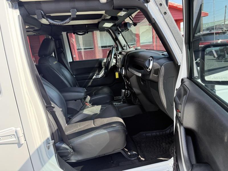 Jeep Wrangler Unlimited 4WD 4dr Sahara 2015