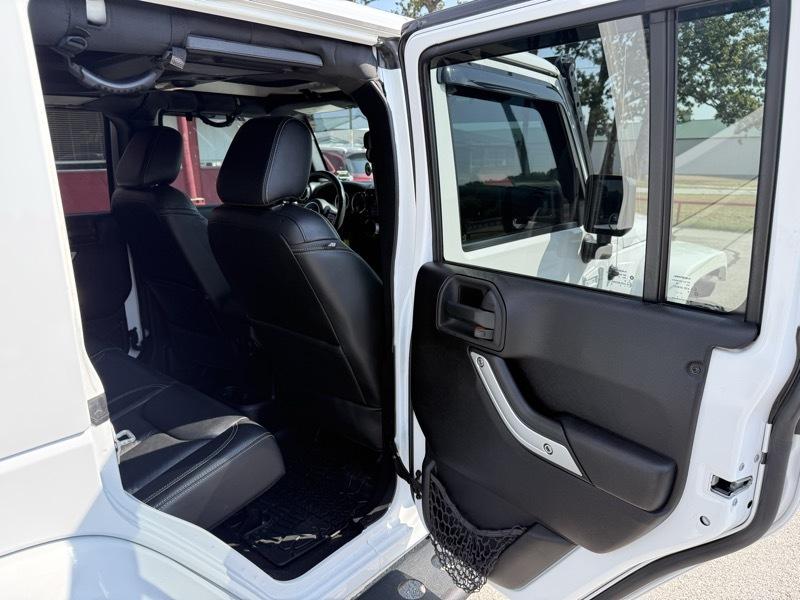 Jeep Wrangler Unlimited 4WD 4dr Sahara 2015