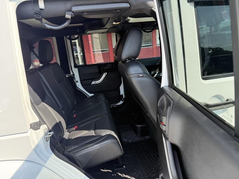 Jeep Wrangler Unlimited 4WD 4dr Sahara 2015