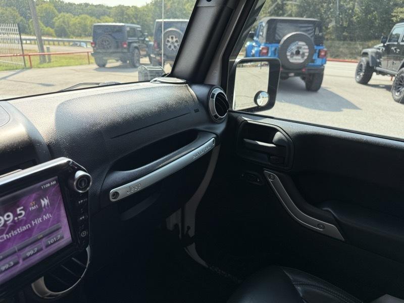 Jeep Wrangler Unlimited 4WD 4dr Sahara 2015