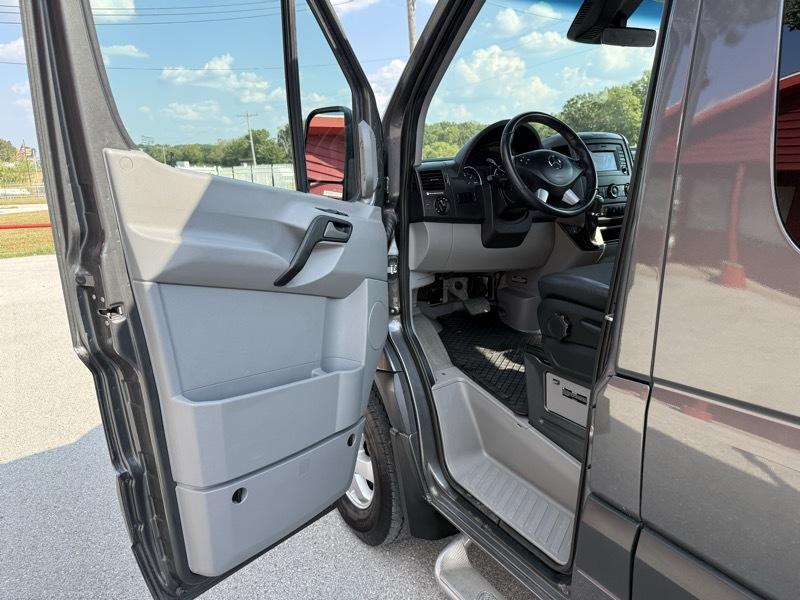 Mercedes-Benz Sprinter Van 2500 High Roof V6 144" 4WD 2017