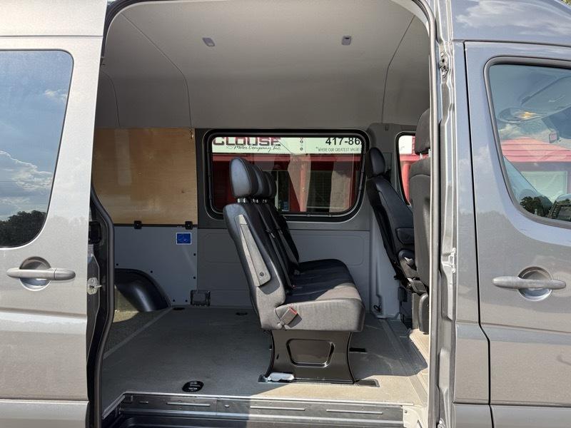 Mercedes-Benz Sprinter Van 2500 High Roof V6 144" 4WD 2017