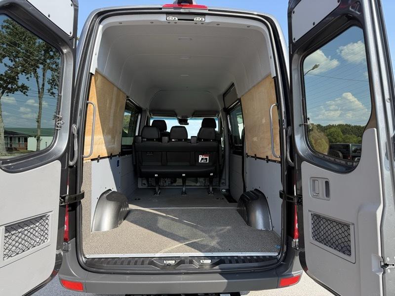 Mercedes-Benz Sprinter Van 2500 High Roof V6 144" 4WD 2017