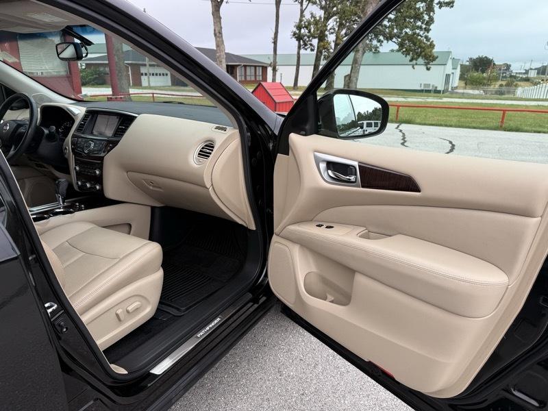 Nissan Pathfinder 4WD 4dr Platinum 2016