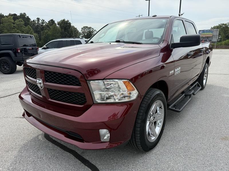 RAM 1500 Express 4x4 Crew Cab 5'7" Box 2017