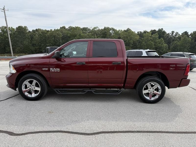 RAM 1500 Express 4x4 Crew Cab 5'7" Box 2017