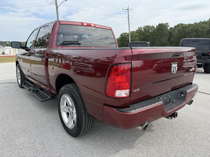 RAM 1500 Express 4x4 Crew Cab 5'7" Box 2017
