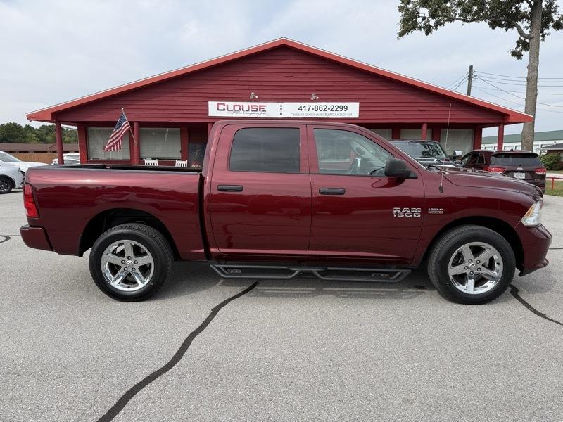 RAM 1500 Express 4x4 Crew Cab 5'7" Box 2017