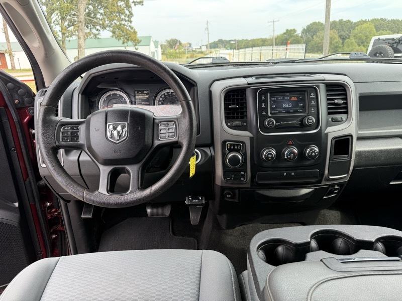 RAM 1500 Express 4x4 Crew Cab 5'7" Box 2017