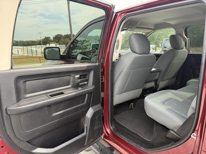 RAM 1500 Express 4x4 Crew Cab 5'7" Box 2017