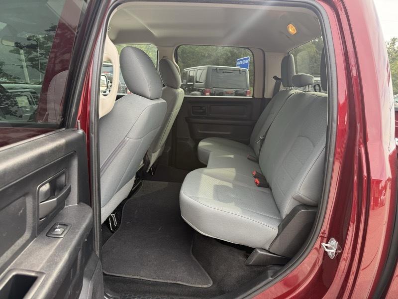 RAM 1500 Express 4x4 Crew Cab 5'7" Box 2017