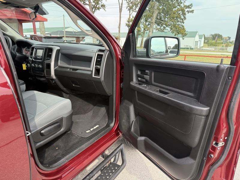 RAM 1500 Express 4x4 Crew Cab 5'7" Box 2017