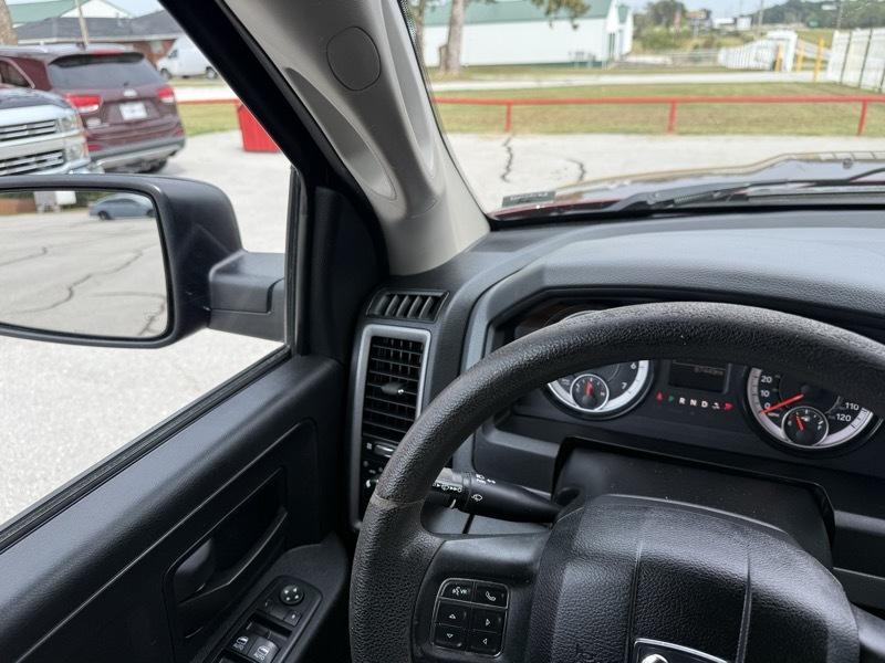 RAM 1500 Express 4x4 Crew Cab 5'7" Box 2017