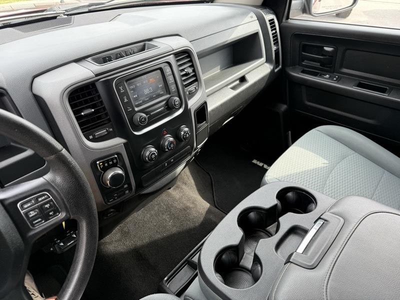 RAM 1500 Express 4x4 Crew Cab 5'7" Box 2017