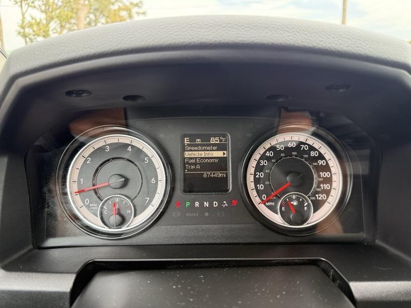 RAM 1500 Express 4x4 Crew Cab 5'7" Box 2017