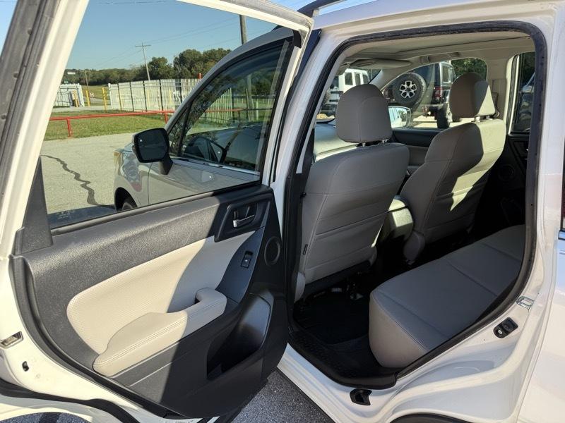Subaru Forester 4dr CVT 2.5i Touring PZEV 2015