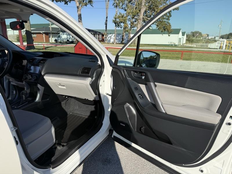 Subaru Forester 4dr CVT 2.5i Touring PZEV 2015
