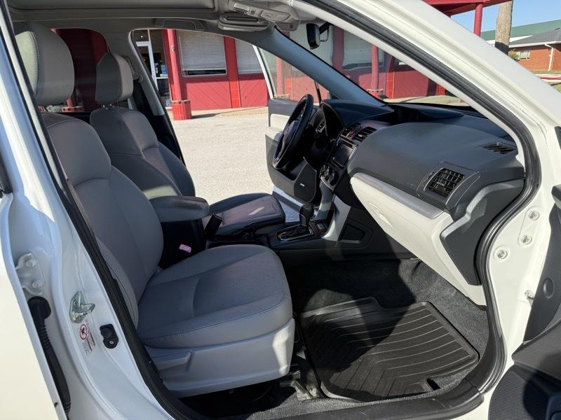 Subaru Forester 4dr CVT 2.5i Touring PZEV 2015