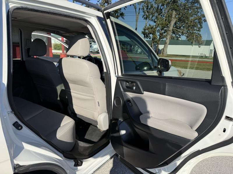 Subaru Forester 4dr CVT 2.5i Touring PZEV 2015