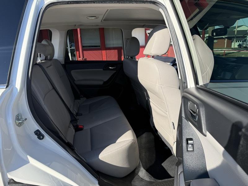 Subaru Forester 4dr CVT 2.5i Touring PZEV 2015