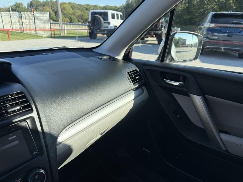 Subaru Forester 4dr CVT 2.5i Touring PZEV 2015