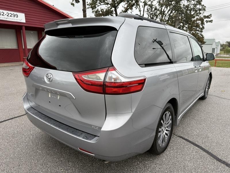 Toyota Sienna XLE Auto Access Seat FWD 7-Passenger (Natl) 2018