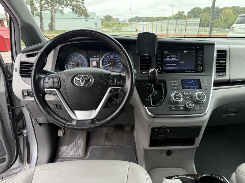 Toyota Sienna XLE Auto Access Seat FWD 7-Passenger (Natl) 2018