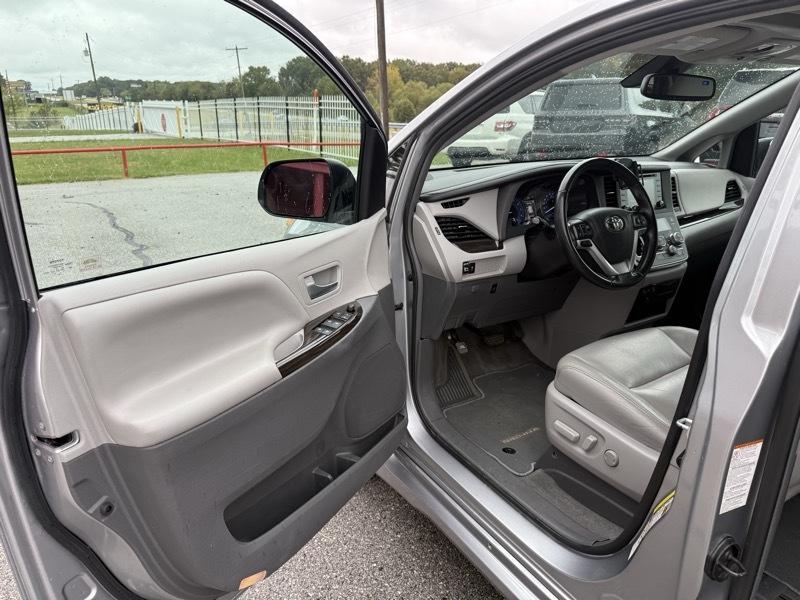 Toyota Sienna XLE Auto Access Seat FWD 7-Passenger (Natl) 2018