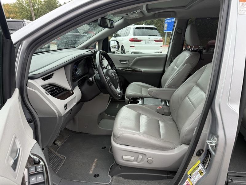 Toyota Sienna XLE Auto Access Seat FWD 7-Passenger (Natl) 2018
