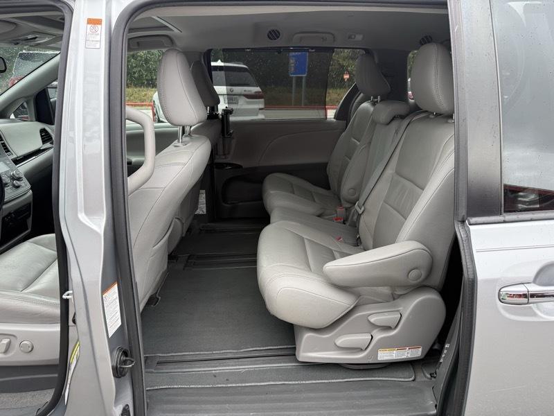 Toyota Sienna XLE Auto Access Seat FWD 7-Passenger (Natl) 2018