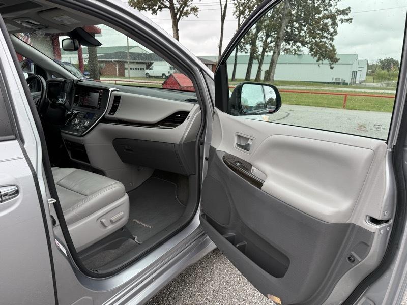 Toyota Sienna XLE Auto Access Seat FWD 7-Passenger (Natl) 2018