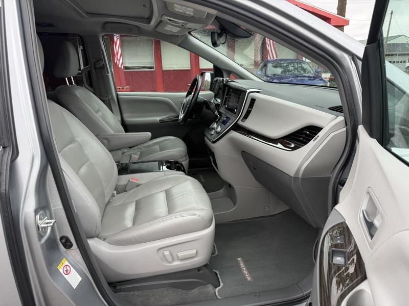 Toyota Sienna XLE Auto Access Seat FWD 7-Passenger (Natl) 2018