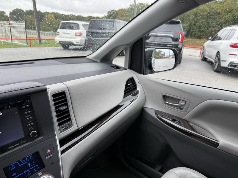 Toyota Sienna XLE Auto Access Seat FWD 7-Passenger (Natl) 2018