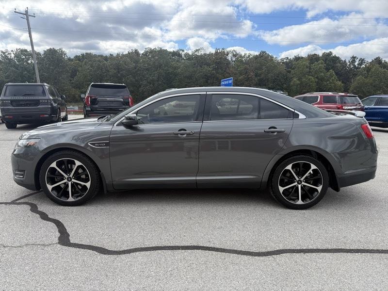 Ford Taurus 4dr Sdn SHO AWD 2016