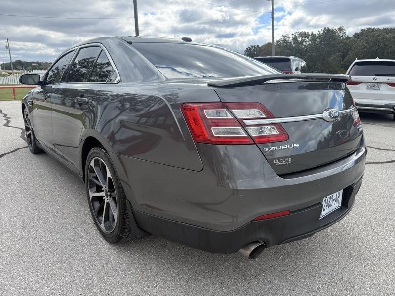 Ford Taurus 4dr Sdn SHO AWD 2016