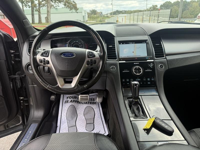 Ford Taurus 4dr Sdn SHO AWD 2016