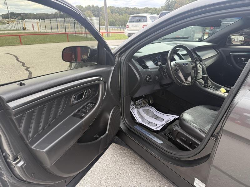 Ford Taurus 4dr Sdn SHO AWD 2016