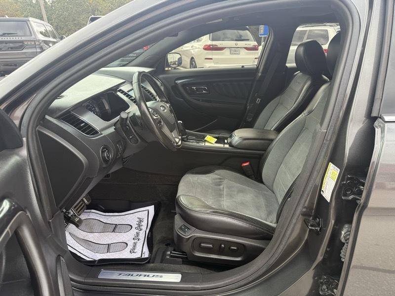 Ford Taurus 4dr Sdn SHO AWD 2016