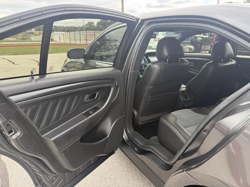 Ford Taurus 4dr Sdn SHO AWD 2016