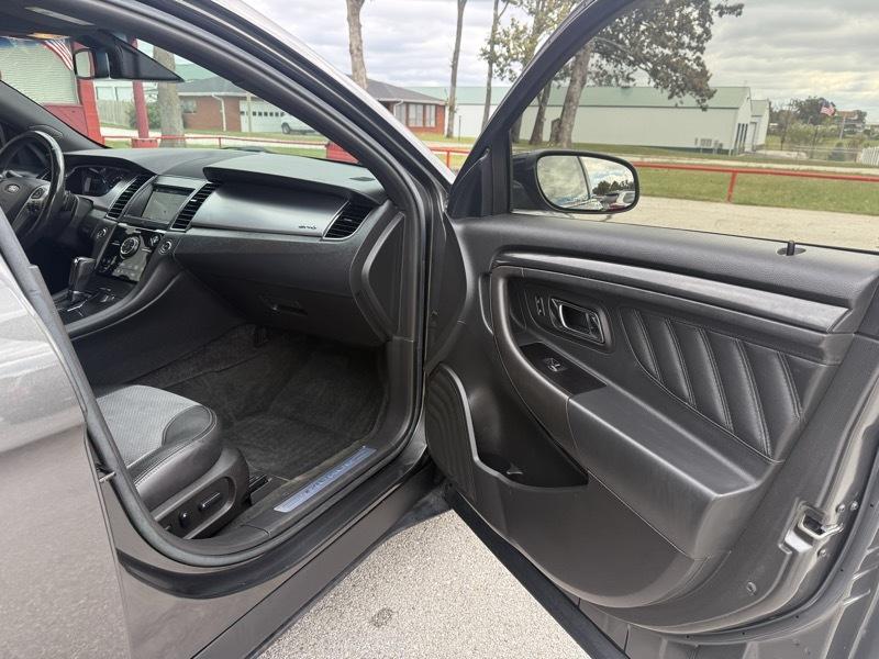 Ford Taurus 4dr Sdn SHO AWD 2016