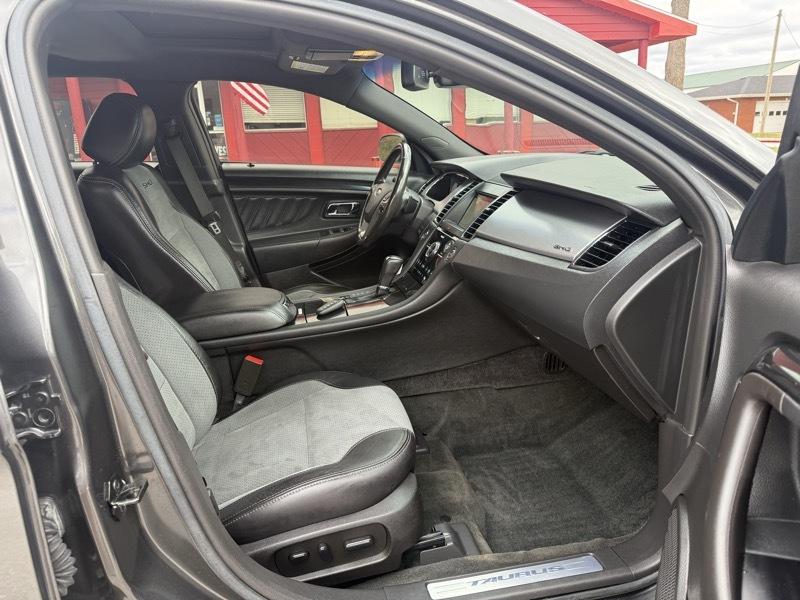 Ford Taurus 4dr Sdn SHO AWD 2016