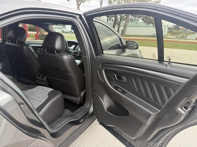 Ford Taurus 4dr Sdn SHO AWD 2016
