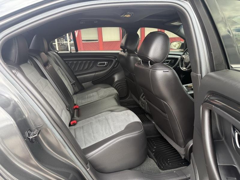 Ford Taurus 4dr Sdn SHO AWD 2016