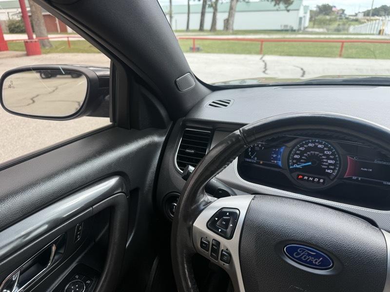 Ford Taurus 4dr Sdn SHO AWD 2016