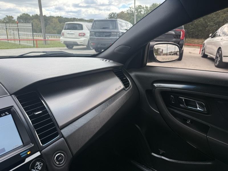 Ford Taurus 4dr Sdn SHO AWD 2016