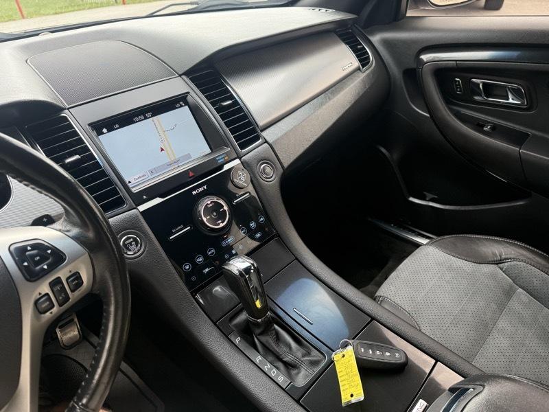Ford Taurus 4dr Sdn SHO AWD 2016