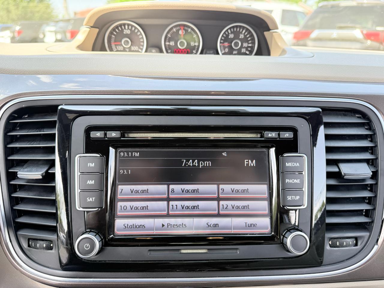 Volkswagen Beetle Convertible 2dr DSG 2.0L TDI 2013