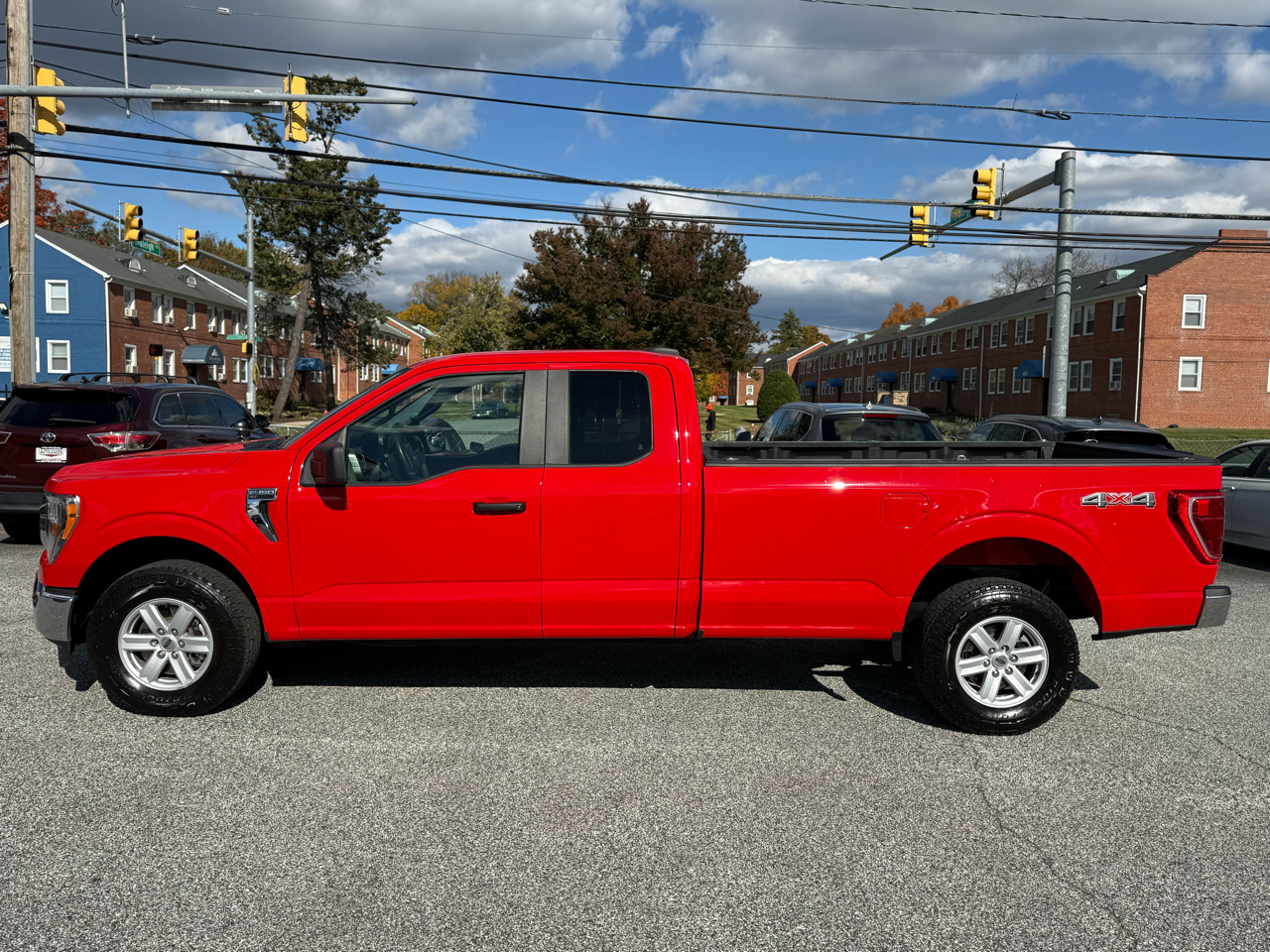 Ford F-150 XLT 4WD SuperCab 8' Box 2021 Ford F-150 XLT 4WD SuperCab 8' Box 2021