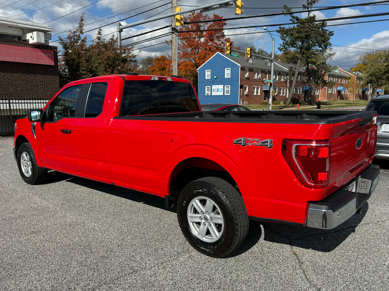 Ford F-150 XLT 4WD SuperCab 8' Box 2021 Ford F-150 XLT 4WD SuperCab 8' Box 2021
